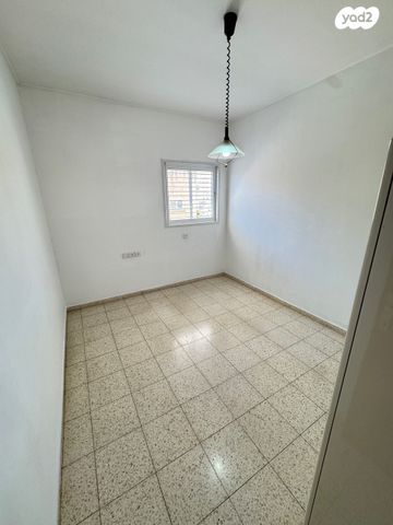 גג/ פנטהאוז, יוסף ספיר, שיפר, פתח תקווה