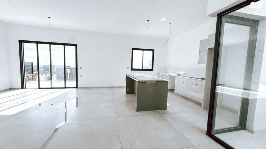 דו משפחתי, אפיק 13, קצרין