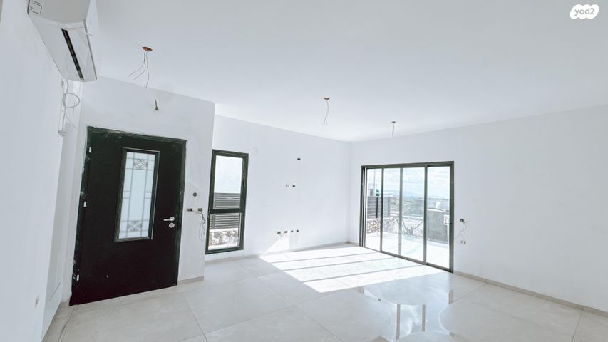 דו משפחתי, אפיק 13, קצרין