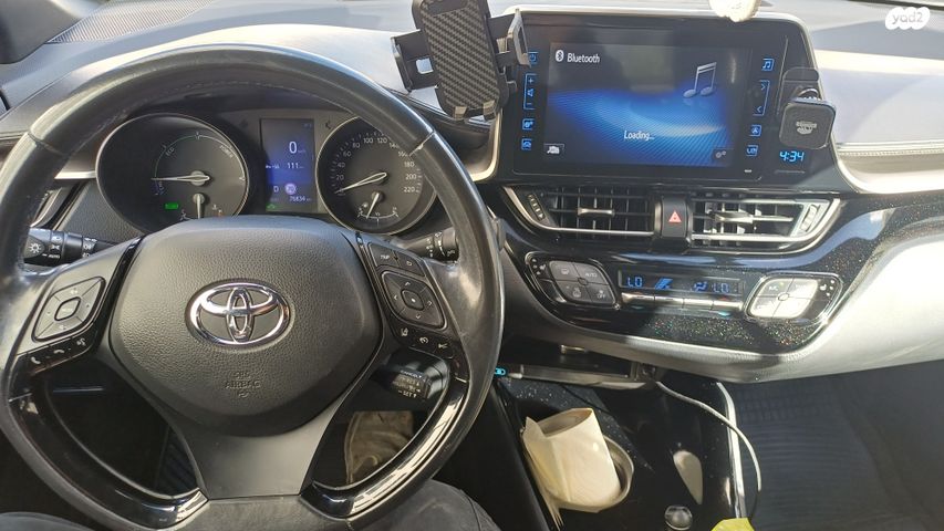 מודעת רכב טויוטה C-HR