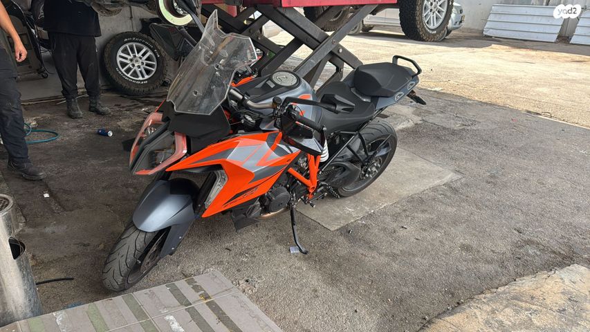 KTM Naked Super Duke 1290 GT