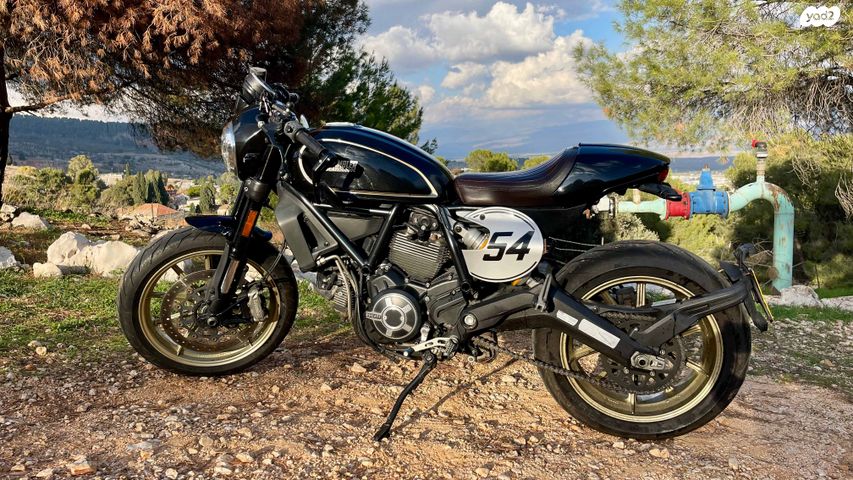 דוקאטי סקרמבלר קפה רייסר