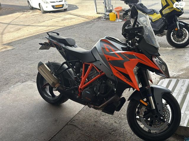 KTM Naked Super Duke 1290 GT