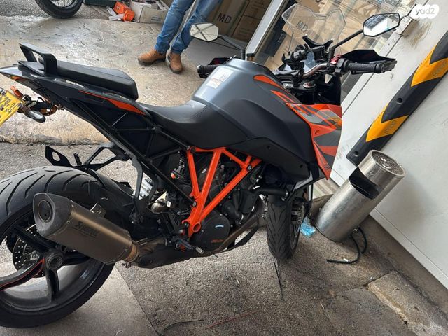 KTM Naked Super Duke 1290 GT