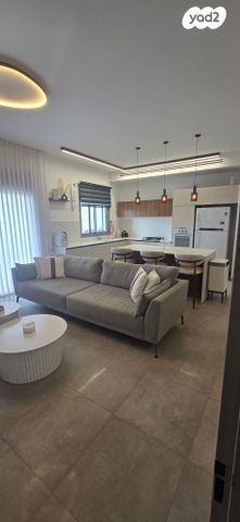 דירה, כלנית 12, הפרחים, חריש