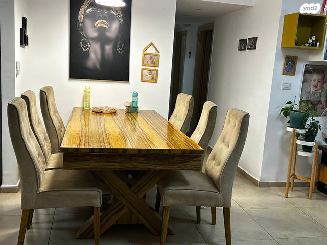 דירה, דרך ארץ 72, הפרחים, חריש