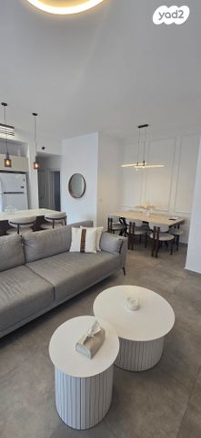 דירה, כלנית 12, הפרחים, חריש