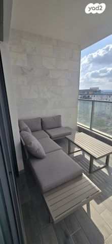 דירה, כלנית 12, הפרחים, חריש