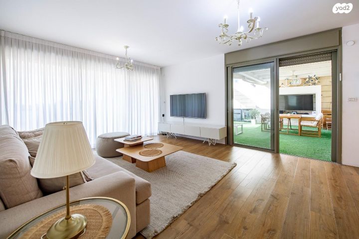 גג/ פנטהאוז, הדובדבן 12, פסגת אונו, קרית אונו