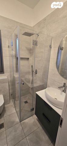 דירה, כלנית 12, הפרחים, חריש