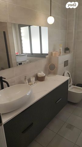 דירה, כלנית 12, הפרחים, חריש