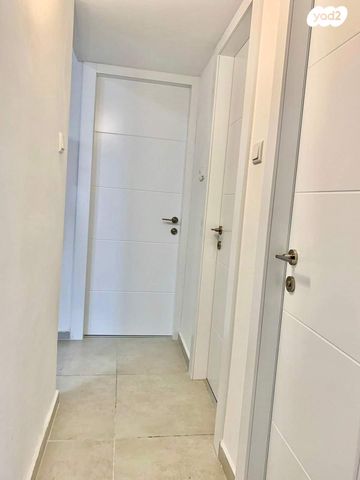 דירה, הרב עוזיאל 6, רסקו א', חולון