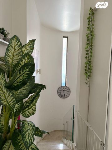 דירת גן, הפרחים 6, נווה גן, רמת השרון