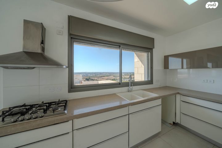 גג/ פנטהאוז, תאנה 32, החורש, חריש