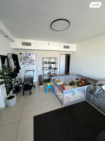 דירה, הרב ניסנבאום 37, בת ים