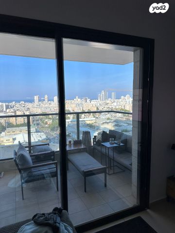 דירה, הרב ניסנבאום 37, בת ים