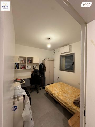 דירה, אהוד מנור, כפר יונה