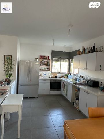 דירה, אהוד מנור, כפר יונה