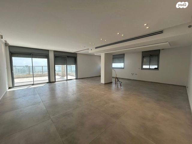 גג/ פנטהאוז, קרל פופר, קרית המדע, נתניה