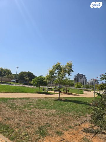 דירה, בבה אידלסון, הרצליה