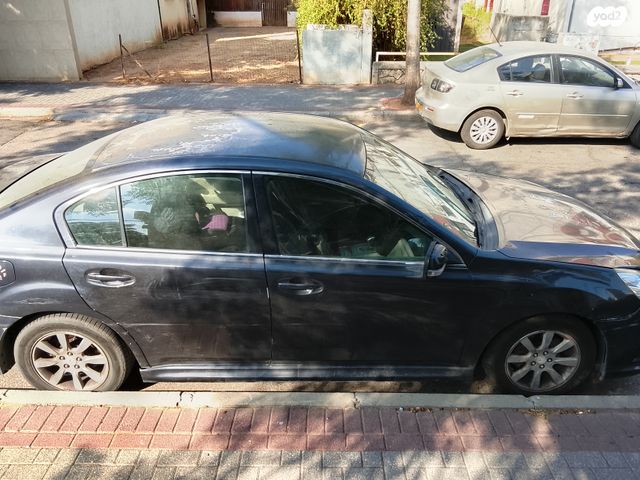 סובארו B4/לגאסי