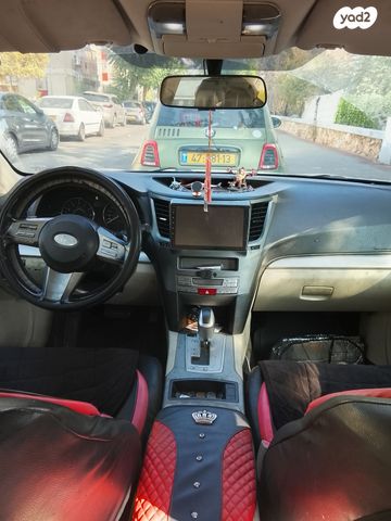 סובארו B4/לגאסי