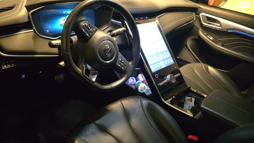 אם ג'י מארוול R