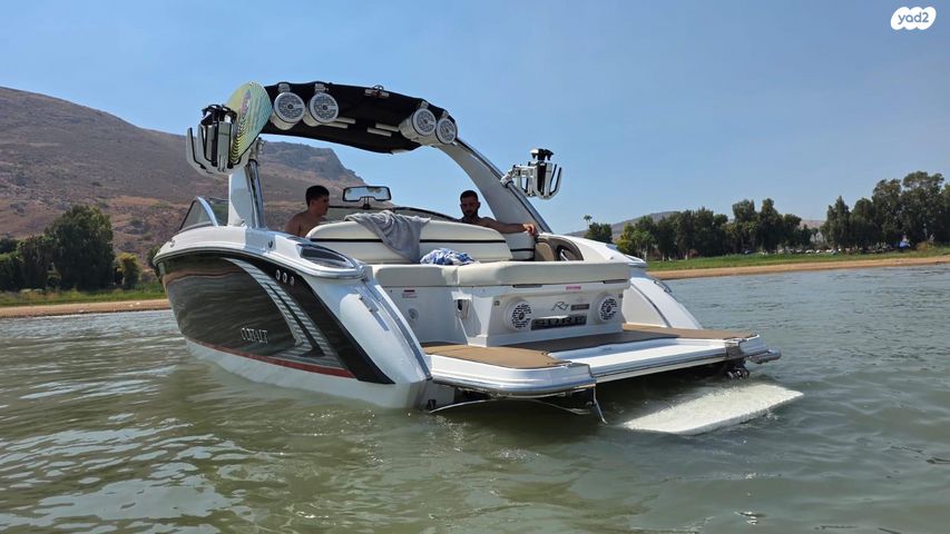 יאכטות - סירות מנוע