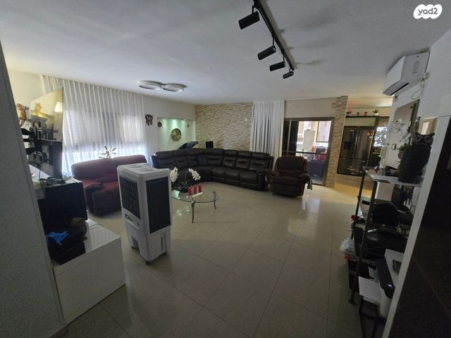 גג/ פנטהאוז, יצחק בן דוד 22, מחנה יהודה, פתח תקווה