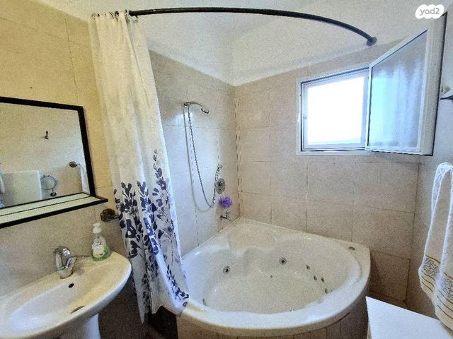 דירה, שדרות מנחם בגין 85, שכונת הורדים, קרית שמונה