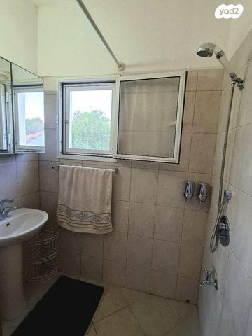 דירה, שדרות מנחם בגין 85, שכונת הורדים, קרית שמונה