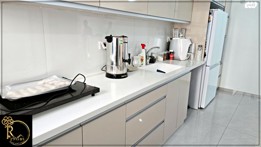 דירה, קול התור, מגדים, מעלה אדומים