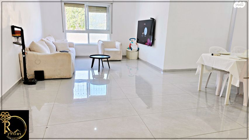 דירה, קול התור, מגדים, מעלה אדומים