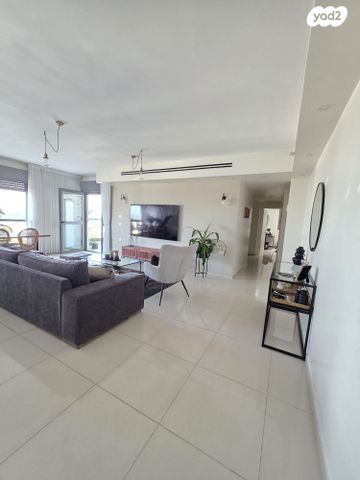 דירה, דרך יצחק בן ארי, רחובות החדשה, רחובות