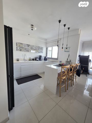 דירה, דרך יצחק בן ארי 2, רחובות החדשה, רחובות