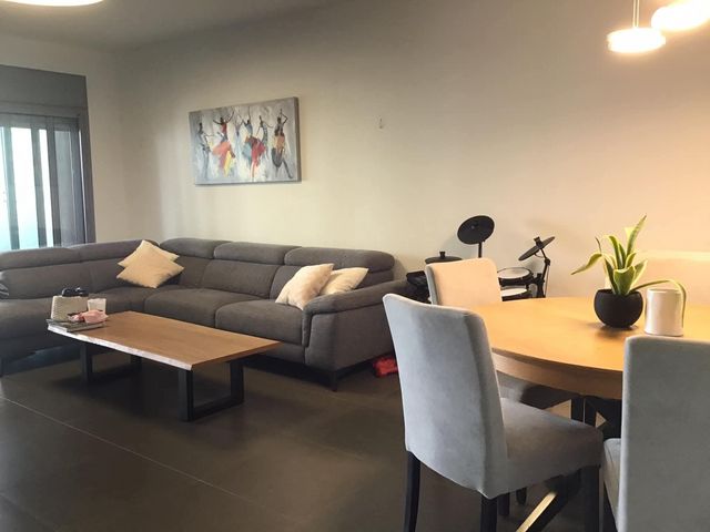 גג/ פנטהאוז, גולדה מאיר, מתחם 1200, הוד השרון