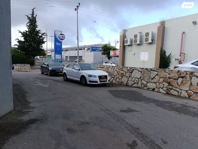 מבני תעשיה, המלאכה, אזור תעשייה קורן, מעלות תרשיחא