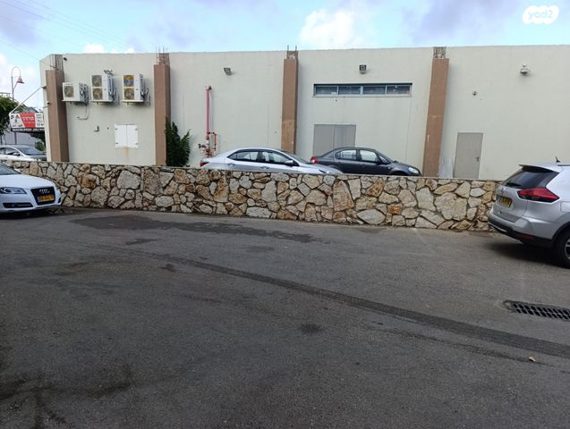 מבני תעשיה, המלאכה, אזור תעשייה קורן, מעלות תרשיחא