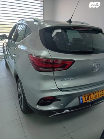 מודעת רכב אם ג'י ZS