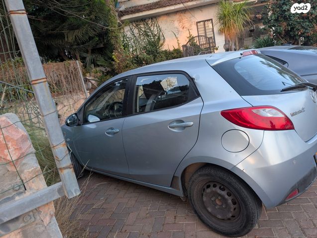 מודעת רכב מאזדה 2