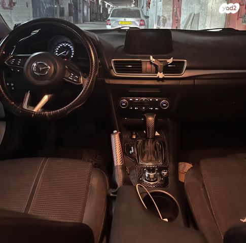 מודעת רכב מאזדה 3