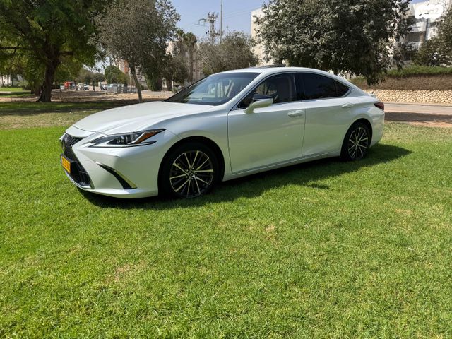 ES Kyushu 300h  היברידי אוט׳ 2.5 (178 כ״ס) [2022-2025]