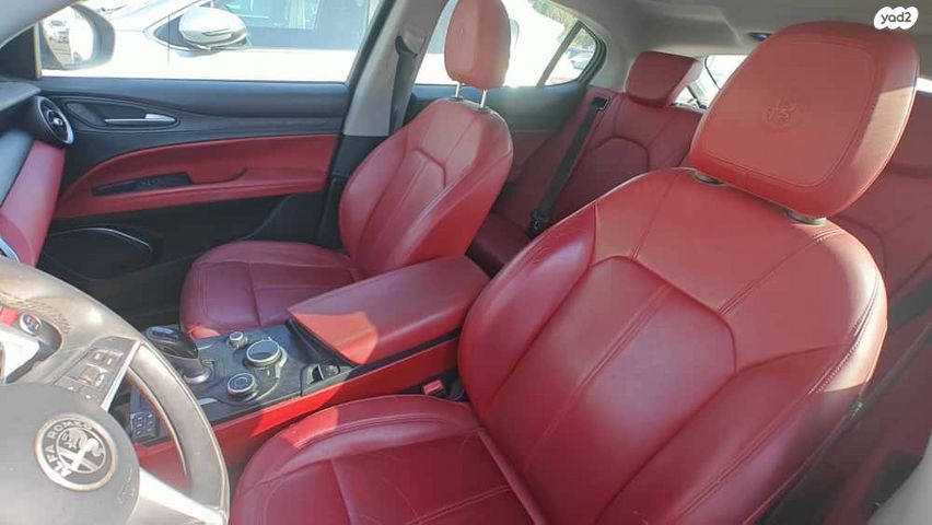 אלפא רומיאו סטלביו