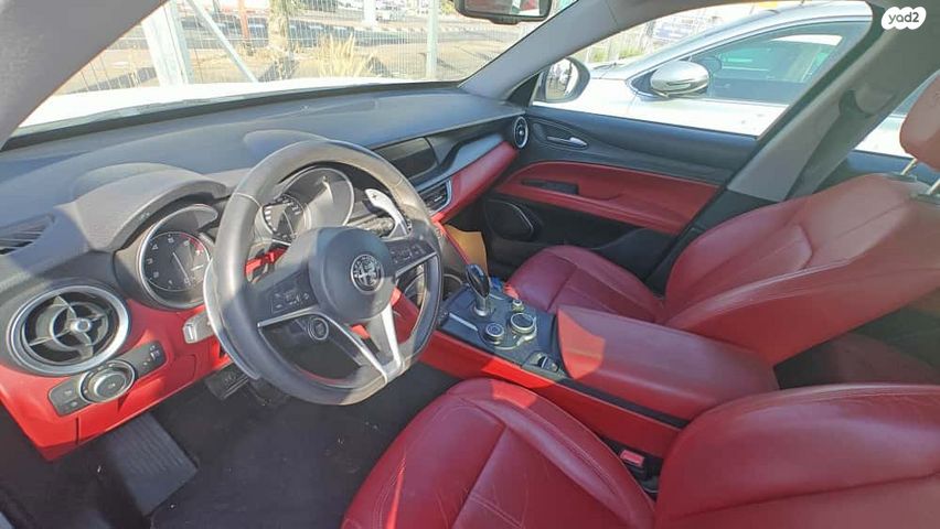 אלפא רומיאו סטלביו