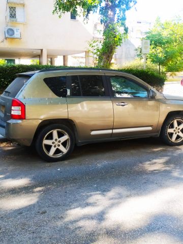 מודעת רכב ג'יפ קומפאס