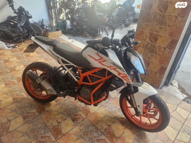KTM Naked Duke 390