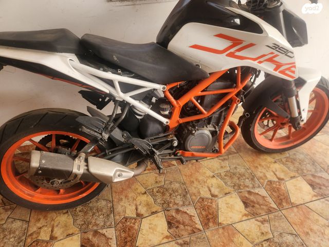 KTM Naked Duke 390