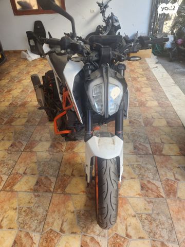 KTM Naked Duke 390