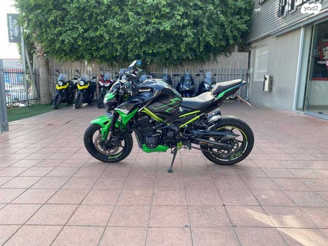 קאוואסאקי Z900