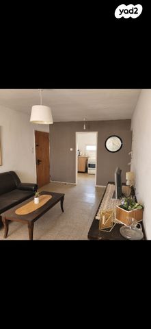 דירה, הפלמ"ח 643, אלי כהן, ירוחם